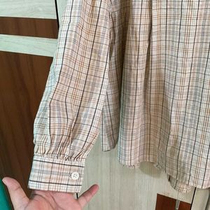 Korean rolarola v-necked checked top