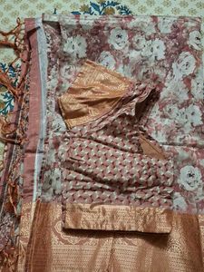 Floral digital Print  silk saree with zari border