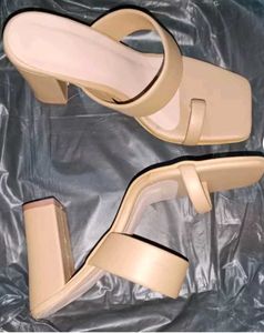 Chic Toe Ring Heels