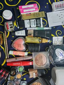 FLASH SALE! 31 Pieces Makeup Artist Beginner Kit.