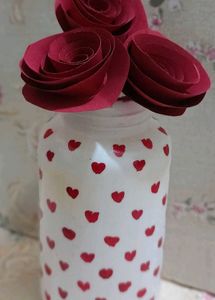 DIY Paper Rose Bouquet With Heart Patterned Vase