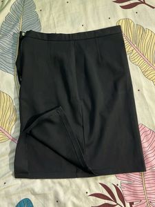 Chic Black Skirt