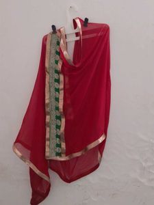 Red Dupatta