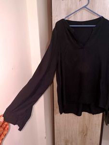 Black V-Neck Long Sleeve Top