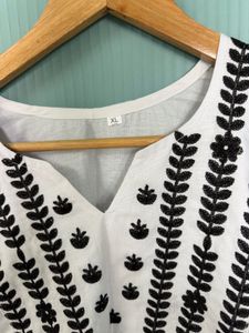 Elegant White Embroidered Kurta Size 34 Bust