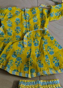 Girl&#39;s Yellow Printed Outfit