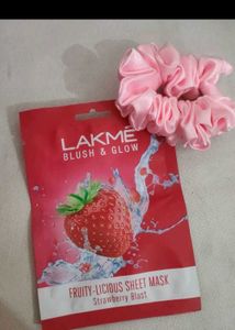 Lakme Sheet Mask With Pink Scrunchie