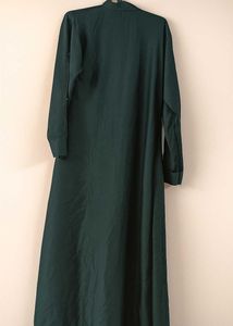 Elegant Black Abaya with Subtle Detailing – Modest