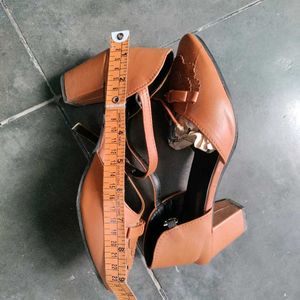 Beautiful Women&#39;s Brown Heels