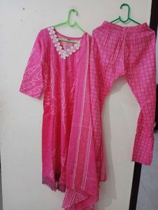 Beautiful Pink pakistani Kurta Set