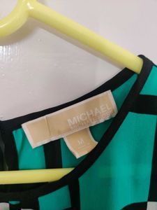 Sleeveless Top Apt For Summers