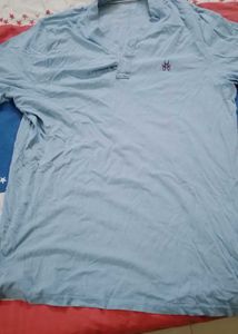 hi I want to sell thus brand t shirt