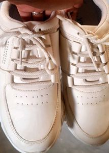 Casual White Sneakers Only One Time Used