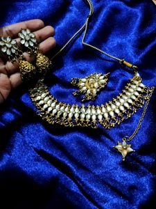 Necklace Having White Stone