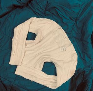 STUDIO WHITE Crop Sweater