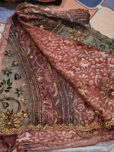 i am Selling very heavy saree never wear