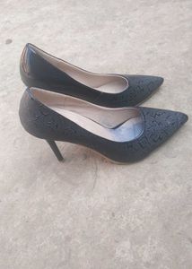 Pencil Heels 🖤