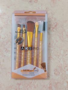 Beautiful Makeup Brush Five Types