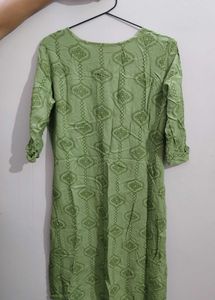 Printed Green Knew Length Kurta With 3/4 Sleeves