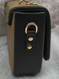 CG Elegant Chain Detail Crossbody Bag