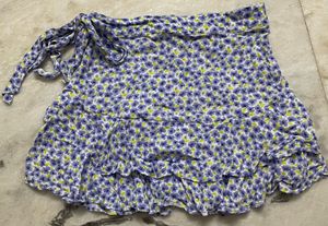 Forever 21 Cute Floral Skirt