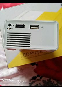 Led HD Projector With All The Cables And Back Pack