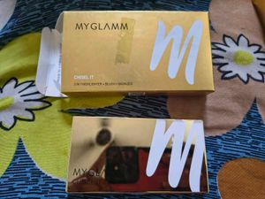 Makeup Palette: Highlight, Blush, Contour