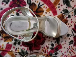 Women&#39;s Golden Block Heels
