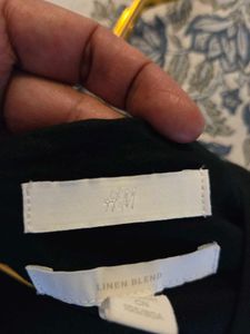 H&amp;M Black Crop Top 32&#34;