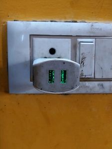 PowerMond Fast Charger For Smart Phone Full Working Condition