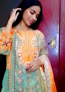 Elegant Pakistani Suit