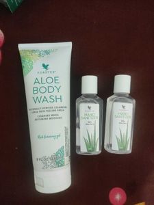 😍Body Wash And Sanitizer Combo..😍