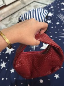 “Trendy Shoulder Bag for Women | Stylish &amp; Spacio