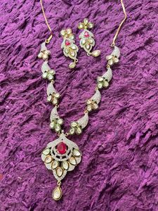 AD Elegant Kundan Necklace & Earring Set