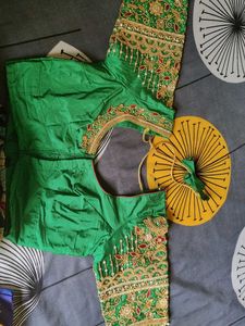 BEAUTIFUL GREEN 🍏 COLOUR MAGGAM WORK BLOUSE