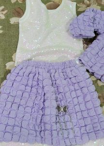Girl&#39;s Lilac Skirt Set