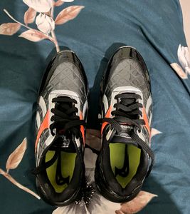 Reebok Size 9 Sneaker For Men