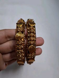 Golden Bangle Set of 2 bangles for 80rs ✨️✨️✨️