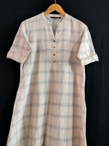 Srishti Off White Checks Kurti