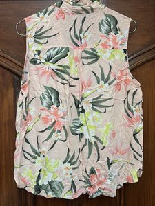 H&amp;M Floral Print Sleeveless Blouse