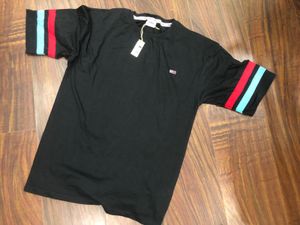 Tommy Hilfiger Tee Chest Size 38”