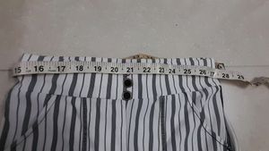 BLACK &amp; WHITE STRIPPED JEGGING PANT