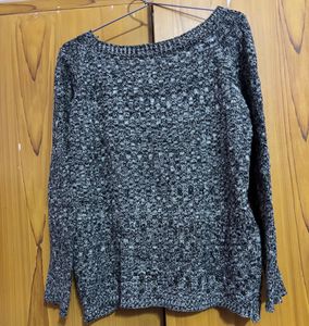 loose sweatshirt