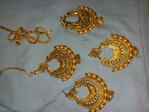 Brand New Pearl Jodha Akbar Jwellery Set With Earrings And Mang Teeka