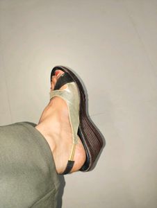 C.Regus Black &amp; Gold Slingback Heels