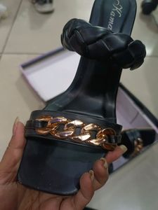 Women Black Textured Stiletto Heels with Fittings