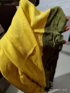 combo of pink and yellow stalls