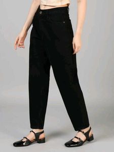 Black High-Waisted Balloon Jeans