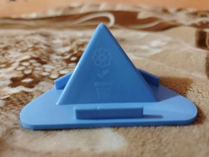Pyramid Stand Mobile Holder Blue