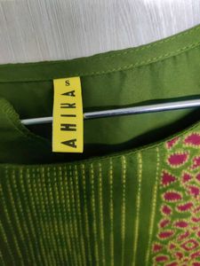 Green And Red Printed Kurta